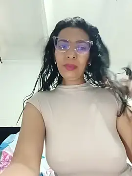 DaphneRosses online show from June 18, 1:48 pm