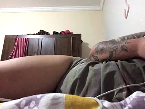 Snapshot of babyluzzy chatting on November 19, 3:06 am babyluzzy online show from November 19, 3:06 am