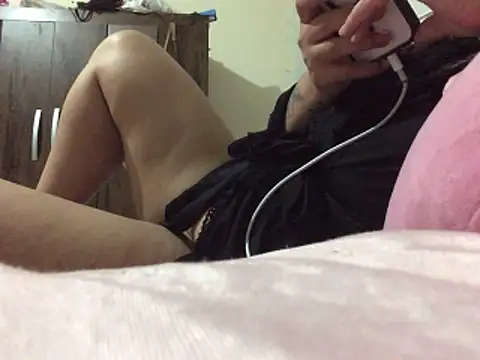 Snapshot of babyluzzy chatting on December 16, 11:54 pm babyluzzy online show from December 16, 11:54 pm