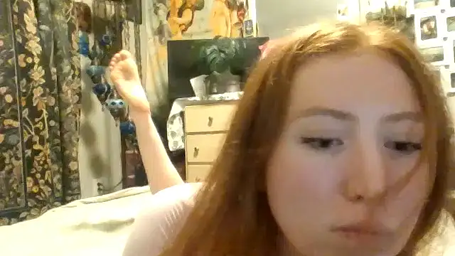 RedGingerSnapz online show from August 5, 1:30 am