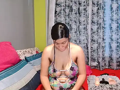 Tallwildnspicey98 online show from March 14, 4:40 am