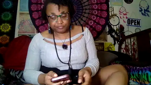 Snapshot of GardeniaFields chatting on August 2, 8:35 am GardeniaFields online show from August 2, 8:35 am
