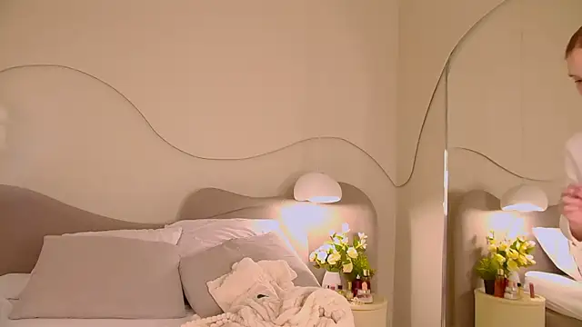 Snapshot of MiraBliss chatting on October 5, 10:07 pm MiraBliss online show from October 5, 10:07 pm