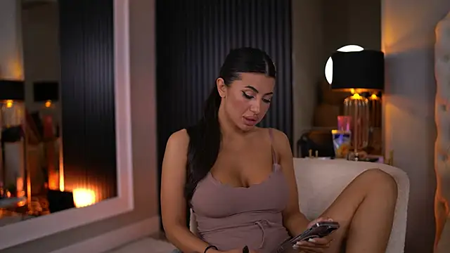 Snapshot of TanyaVonDe chatting on July 6, 6:21 pm TanyaVonDe online show from July 6, 6:21 pm