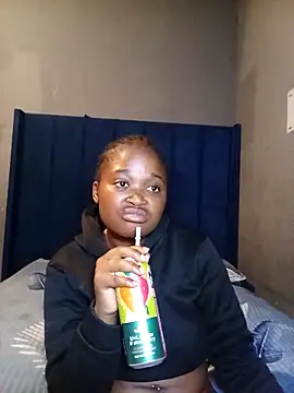 Snapshot of SexyShybarbie chatting on November 14, 10:40 pm SexyShybarbie online show from November 14, 10:40 pm