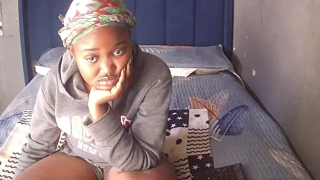 Snapshot of SexyShybarbie chatting on August 3, 9:15 am SexyShybarbie online show from August 3, 9:15 am