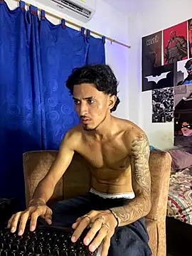 Snapshot of Zayn_kane chatting on October 31, 12:33 am Zayn kane online show from October 31, 12:33 am