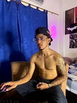 Snapshot of Zayn_kane chatting on December 16, 12:37 am Zayn kane online show from December 16, 12:37 am