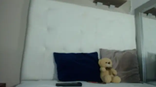 willow smitt online show from November 8, 12:05 pm