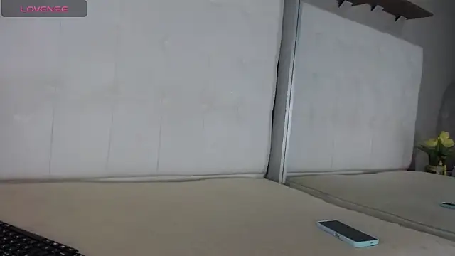 willow smitt online show from November 19, 12:38 pm