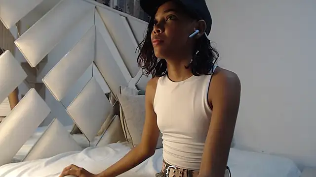 willow smitt online show from April 26, 1:53 pm