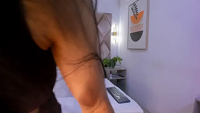 lucianasmith  online show from March 13, 12:35 pm