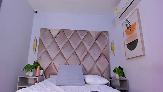 lucianasmith  online show from March 14, 3:14 pm