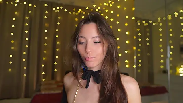 EditaBails online show from December 21, 7:10 pm