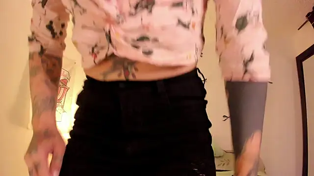 Alessamoth online show from May 2, 11:21 pm