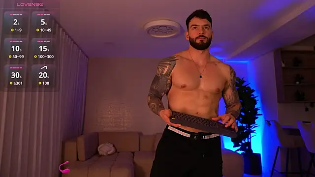 Snapshot of OLIVER_COLT chatting on October 22, 11:26 pm OLIVER COLT online show from October 22, 11:26 pm