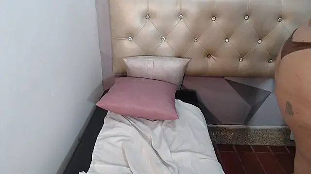 Snapshot of Milf-Prettyboobs chatting on February 19, 6:31 am Milf-Prettyboobs online show from February 19, 6:31 am