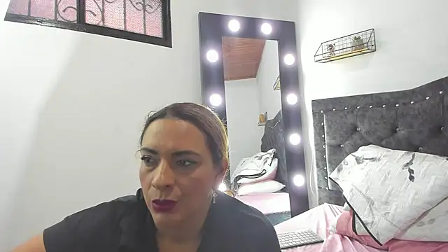 Snapshot of Milf-Prettyboobs chatting on March 4, 11:11 pm Milf-Prettyboobs online show from March 4, 11:11 pm