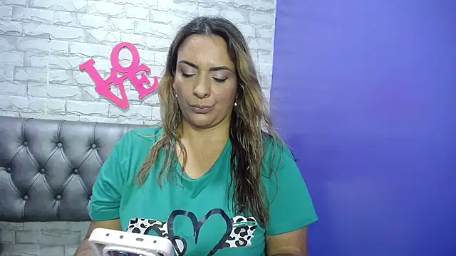 Snapshot of Milf-Prettyboobs chatting on May 8, 5:29 pm Milf-Prettyboobs online show from May 8, 5:29 pm