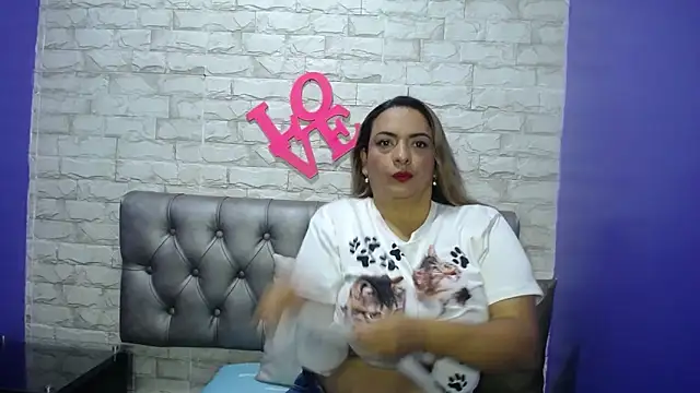 Snapshot of Milf-Prettyboobs chatting on May 11, 5:10 pm Milf-Prettyboobs online show from May 11, 5:10 pm