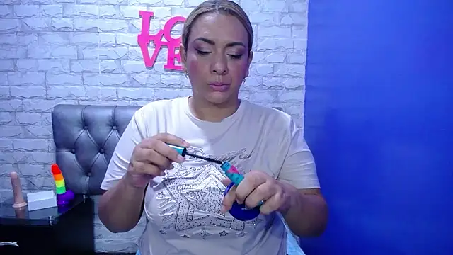 Snapshot of Milf-Prettyboobs chatting on June 6, 10:53 am Milf-Prettyboobs online show from June 6, 10:53 am