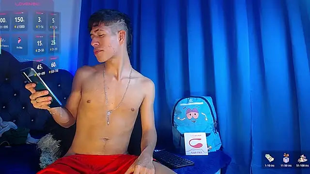 Snapshot of dareck_18 chatting on October 24, 12:30 am dareck 18 online show from October 24, 12:30 am