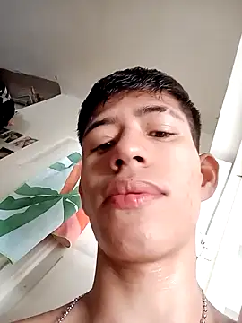 Snapshot of dareck_18 chatting on February 11, 8:25 pm dareck 18 online show from February 11, 8:25 pm