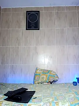 Snapshot of dareck_18 chatting on February 19, 11:45 pm dareck 18 online show from February 19, 11:45 pm