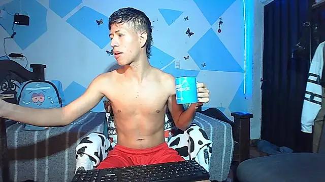 dareck 18 online show from June 2, 12:56 am