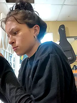 Snapshot of val_zx chatting on September 29, 6:13 pm val zx online show from September 29, 6:13 pm