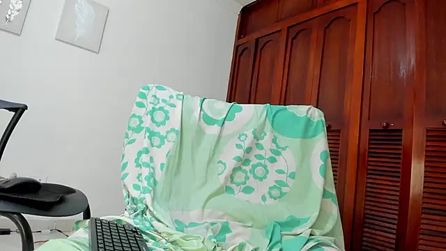 Snapshot of sweet_cinamon chatting on March 15, 10:22 pm sweet cinamon online show from March 15, 10:22 pm