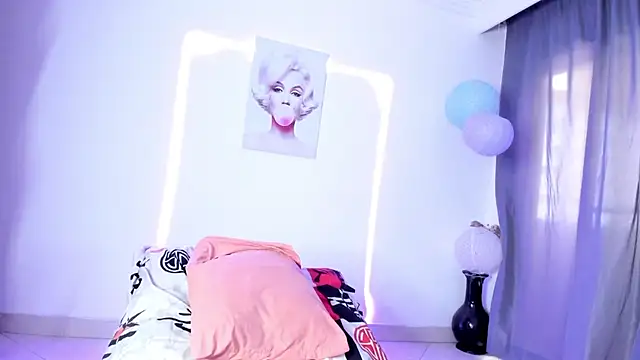 Snapshot of sweet_cinamon chatting on October 19, 1:23 pm sweet cinamon online show from October 19, 1:23 pm