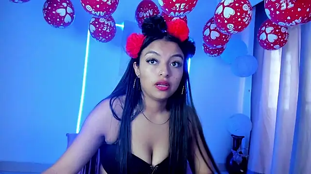 Snapshot of sweet_cinamon chatting on November 12, 6:52 pm sweet cinamon online show from November 12, 6:52 pm