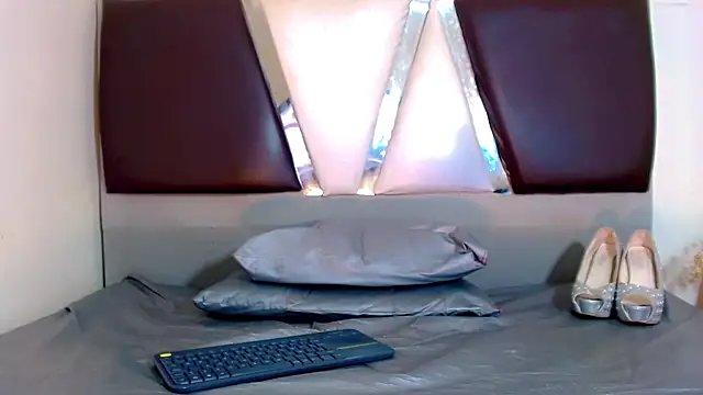 Snapshot of alexsandra_kiss chatting on November 9, 12:14 pm alexsandra kiss online show from November 9, 12:14 pm