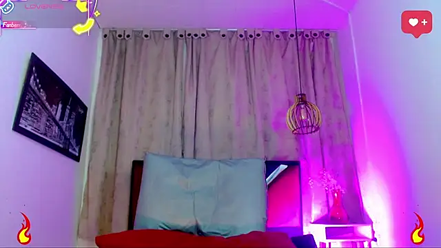 Snapshot of alexsandra_kiss chatting on June 6, 12:10 pm alexsandra kiss online show from June 6, 12:10 pm