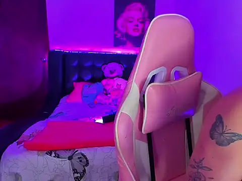 Snapshot of Aleja_monnroe chatting on January 17, 8:56 pm Aleja monnroe online show from January 17, 8:56 pm