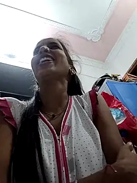 Snapshot of Hotty-Nidhi chatting on June 3, 5:18 pm Hotty-Nidhi online show from June 3, 5:18 pm
