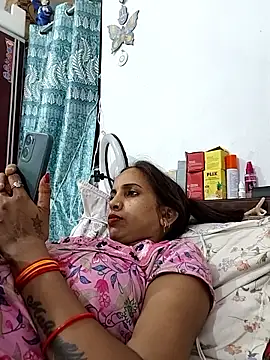 Snapshot of Hotty-Nidhi chatting on June 4, 5:52 pm Hotty-Nidhi online show from June 4, 5:52 pm