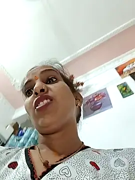Snapshot of Hotty-Nidhi chatting on June 5, 6:52 am Hotty-Nidhi online show from June 5, 6:52 am