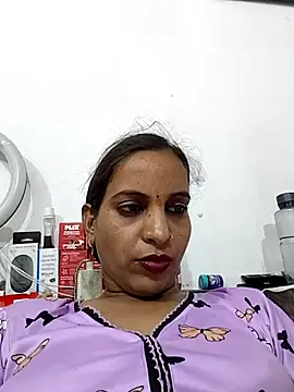 Snapshot of Hotty-Nidhi chatting on July 8, 5:39 pm Hotty-Nidhi online show from July 8, 5:39 pm