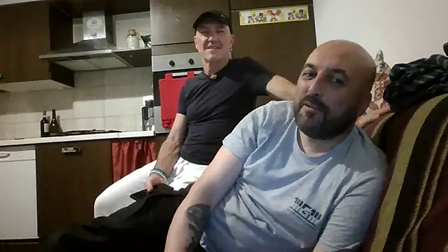 Snapshot of maxxxio12 chatting on May 12, 9:01 pm maxxxio12 online show from May 12, 9:01 pm