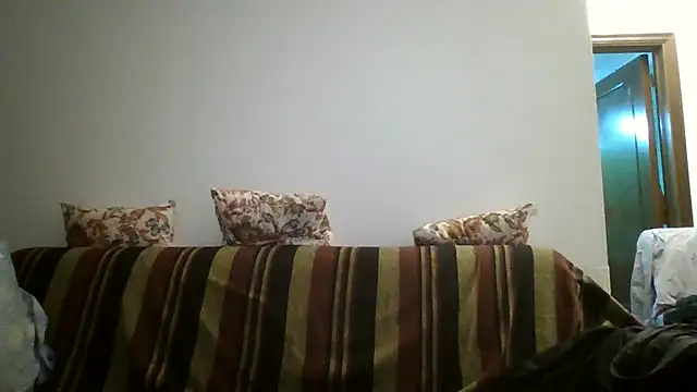 Snapshot of maxxxio12 chatting on June 6, 7:40 pm maxxxio12 online show from June 6, 7:40 pm
