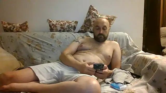Snapshot of maxxxio12 chatting on July 9, 8:02 pm maxxxio12 online show from July 9, 8:02 pm