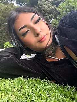 Lilith Thompson online show from November 10, 8:19 pm