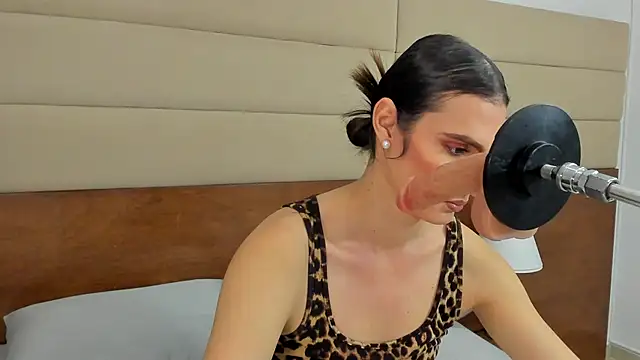 Snapshot of shantall_skinny chatting on December 4, 3:38 am shantall skinny online show from December 4, 3:38 am