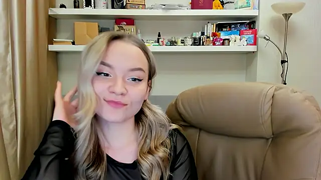 Snapshot of Kara_Smith_ chatting on December 9, 12:01 am Kara Smith online show from December 9, 12:01 am