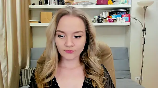 Kara Smith  online show from January 10, 11:39 pm