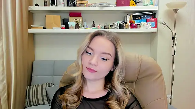 Kara Smith  online show from January 19, 10:06 pm