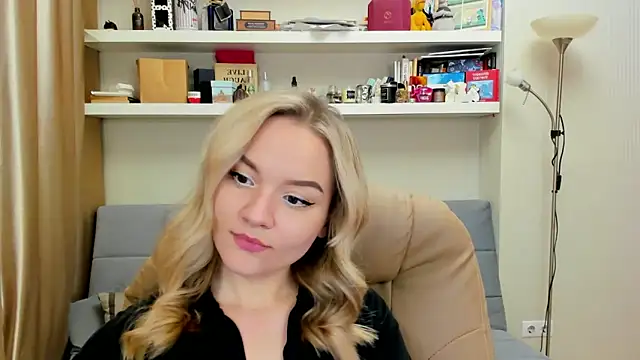 Snapshot of Kara_Smith_ chatting on February 14, 9:32 pm Kara Smith online show from February 14, 9:32 pm