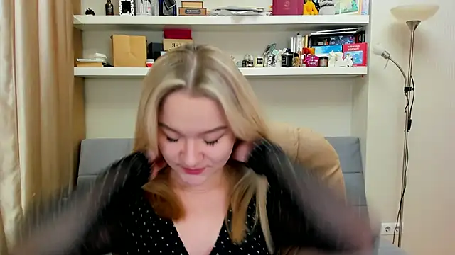 Snapshot of Kara_Smith_ chatting on February 19, 10:20 pm Kara Smith online show from February 19, 10:20 pm